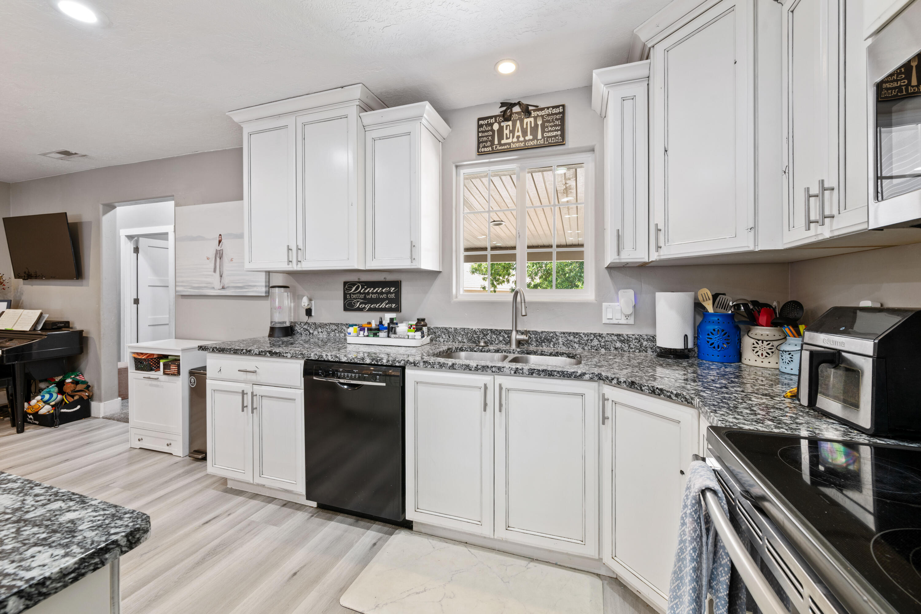 BLOOMINGTON HILLS - Residential