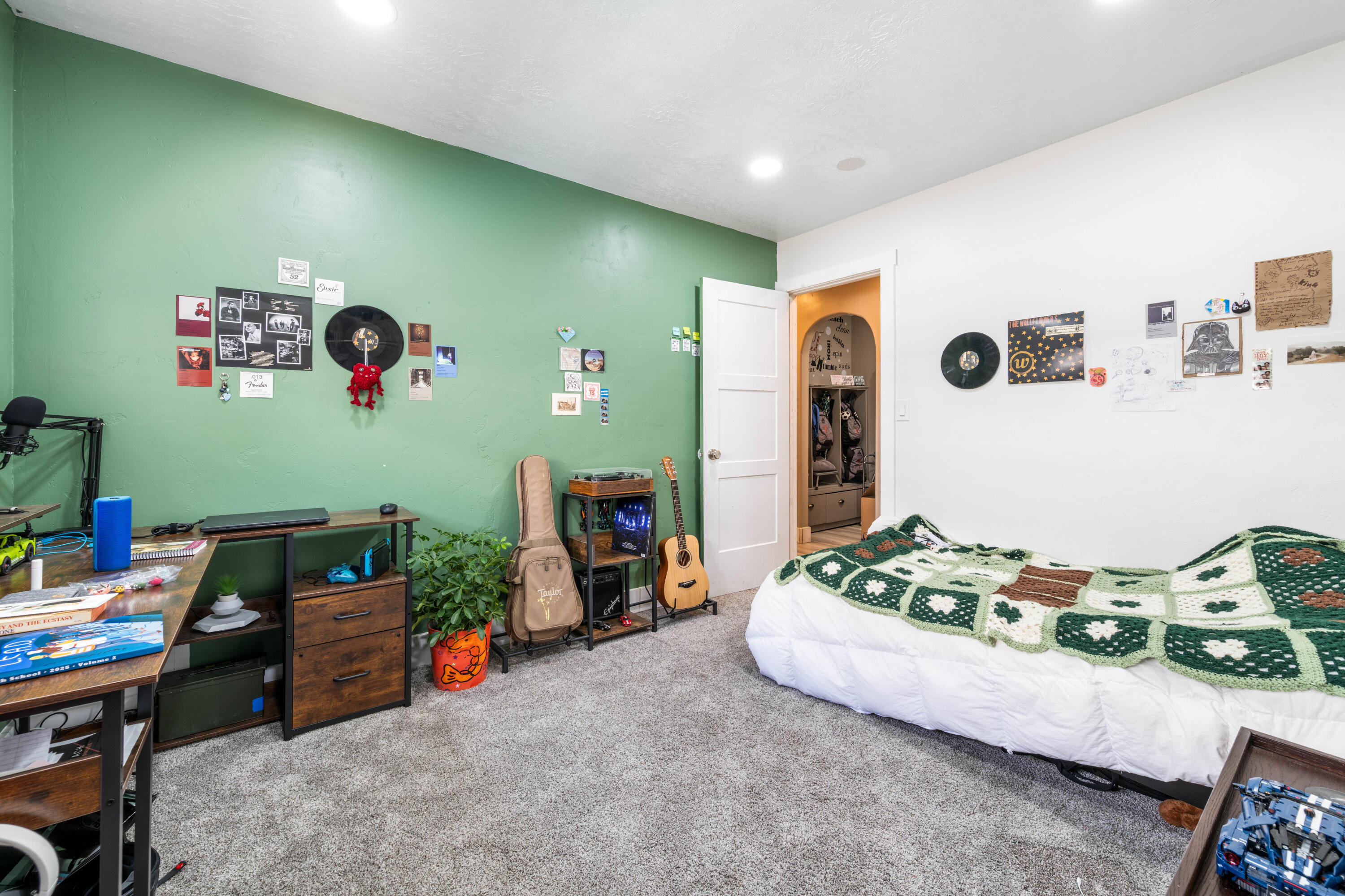 BLOOMINGTON HILLS - Residential