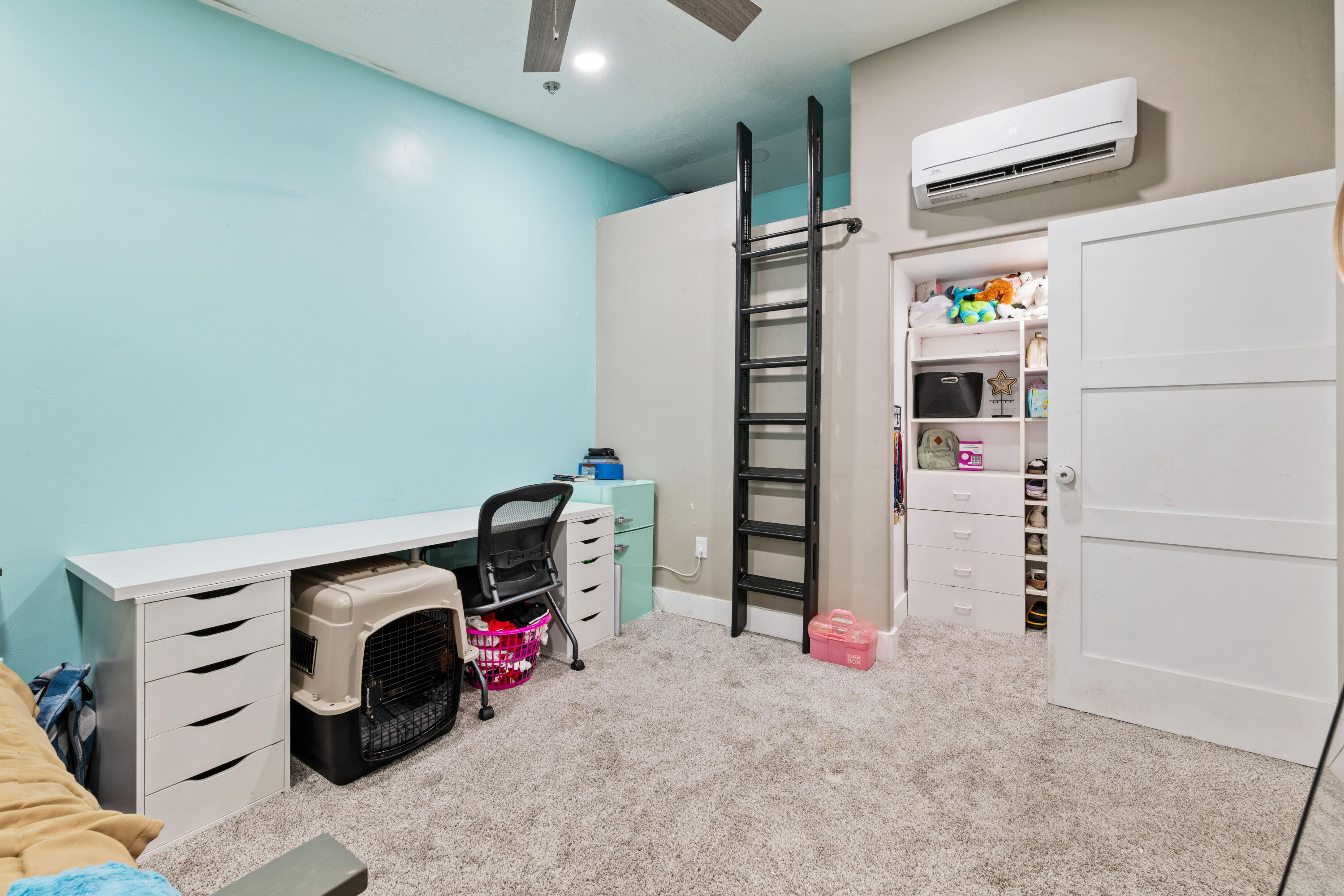 BLOOMINGTON HILLS - Residential