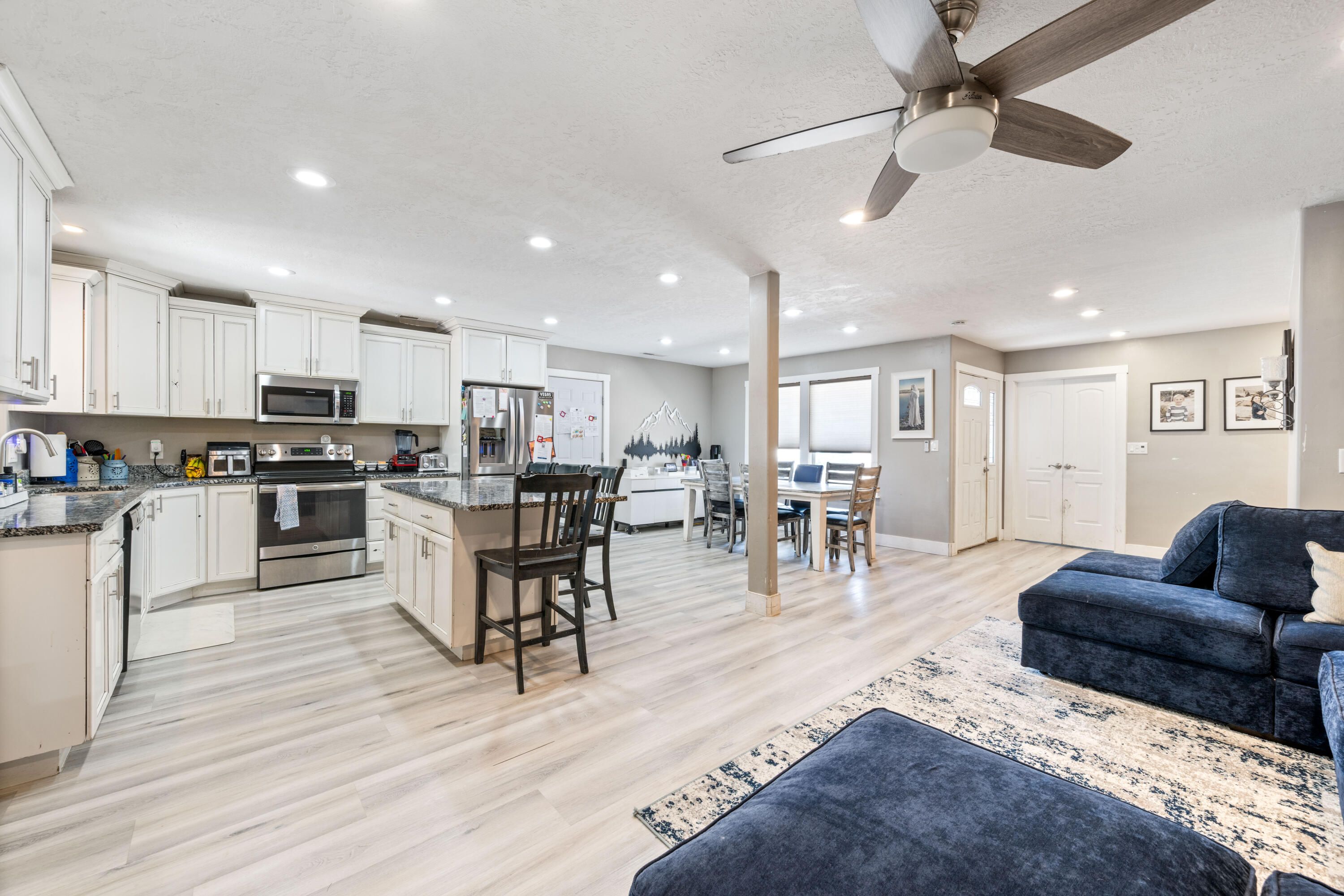 BLOOMINGTON HILLS - Residential