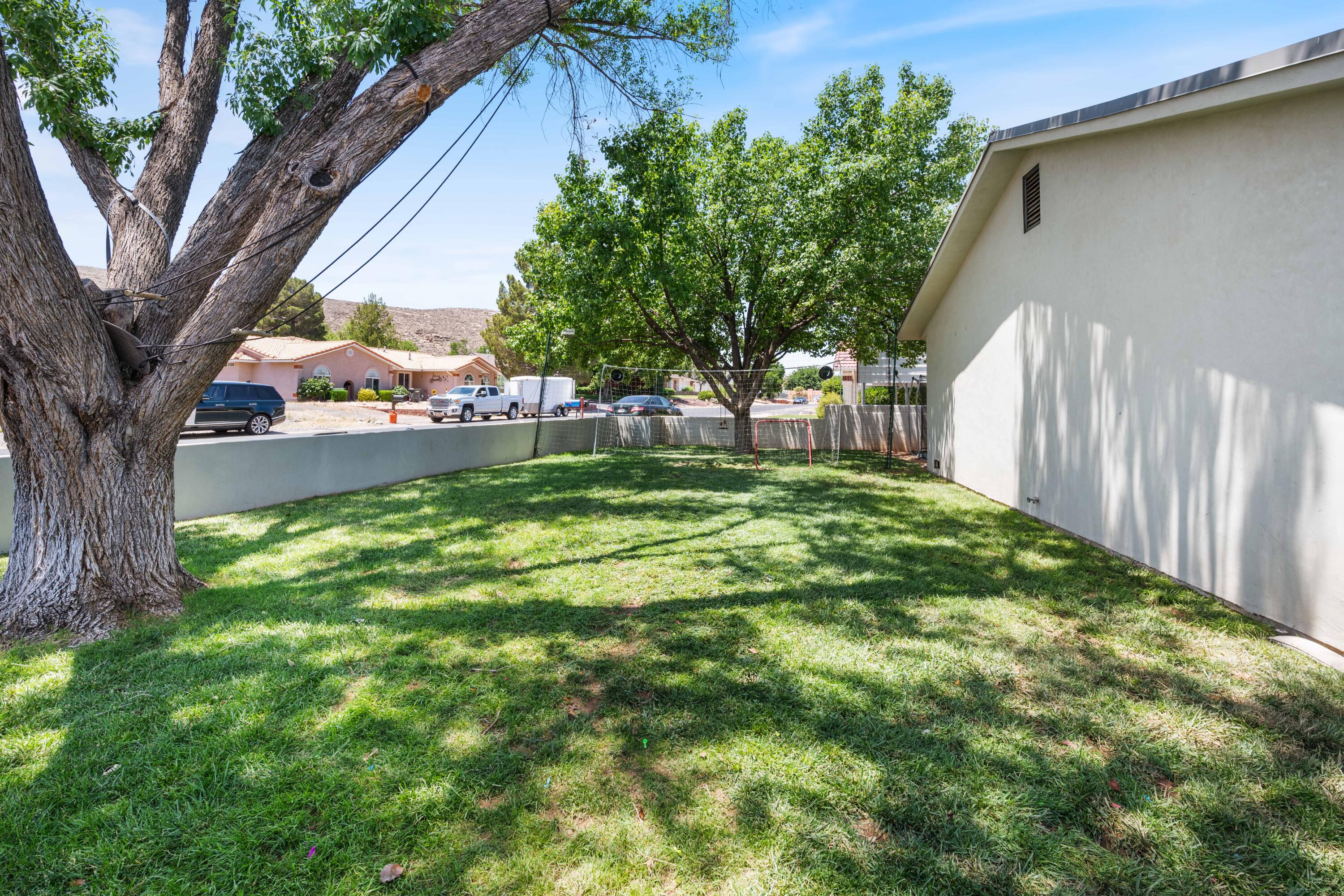 BLOOMINGTON HILLS - Residential