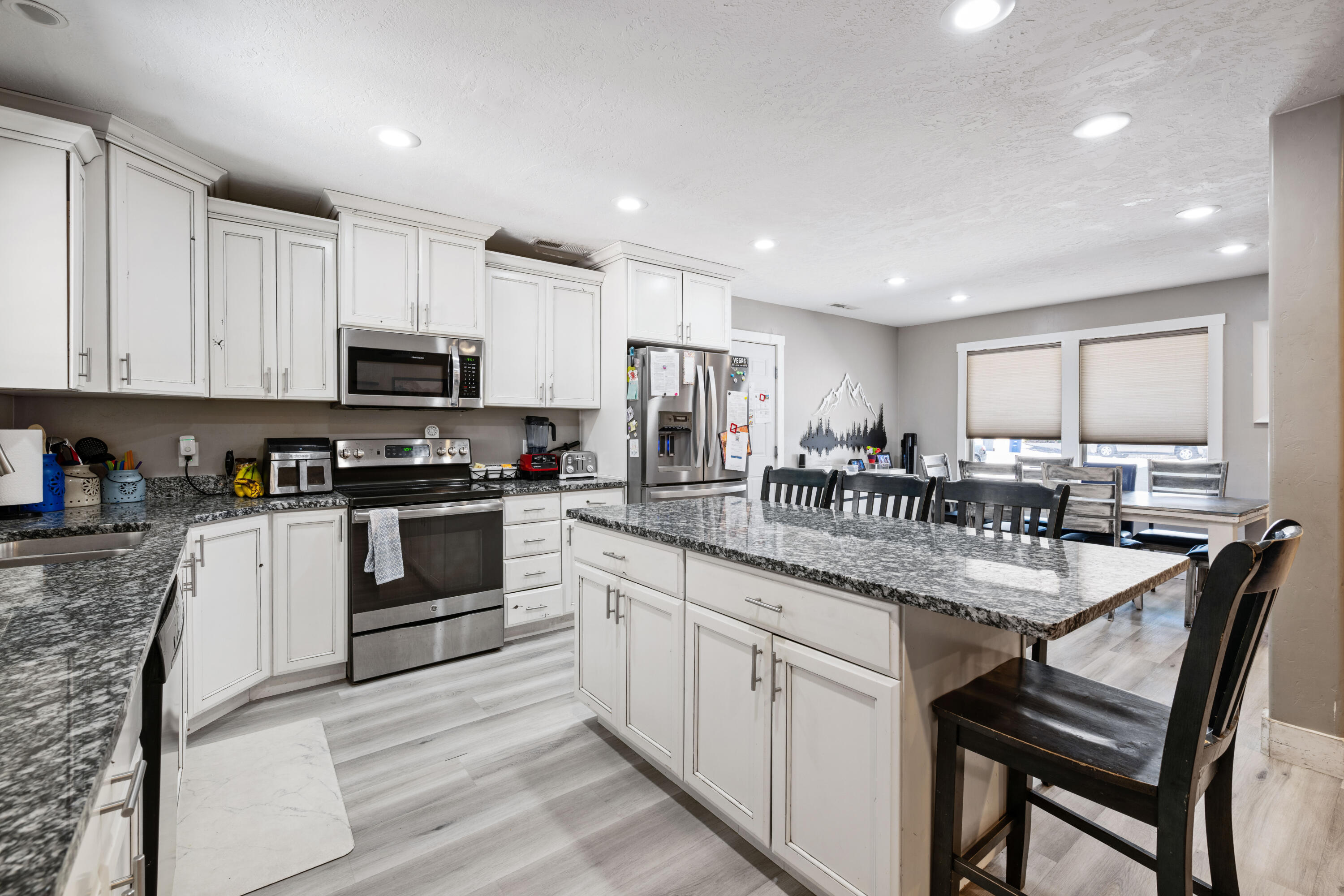 BLOOMINGTON HILLS - Residential