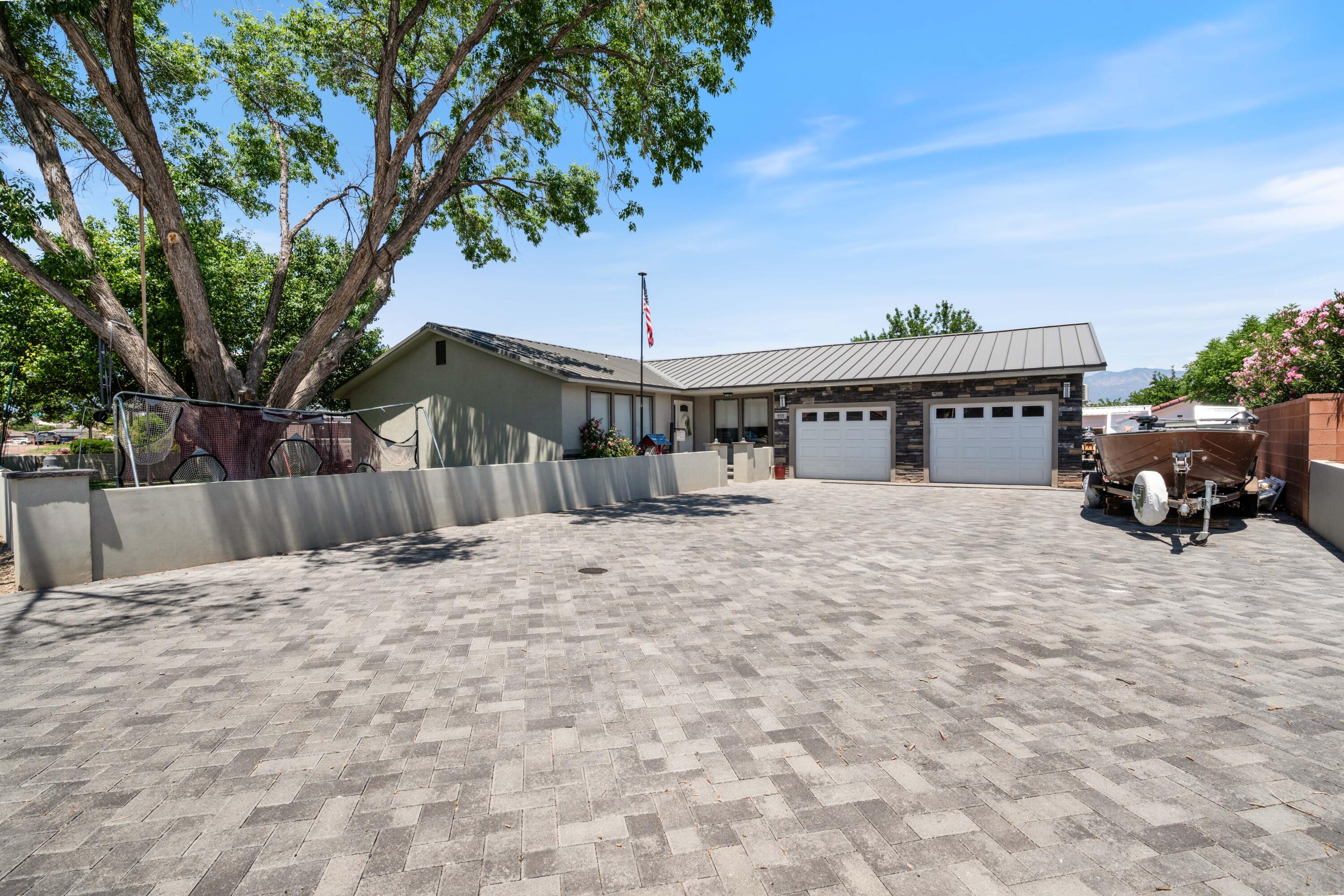 BLOOMINGTON HILLS - Residential