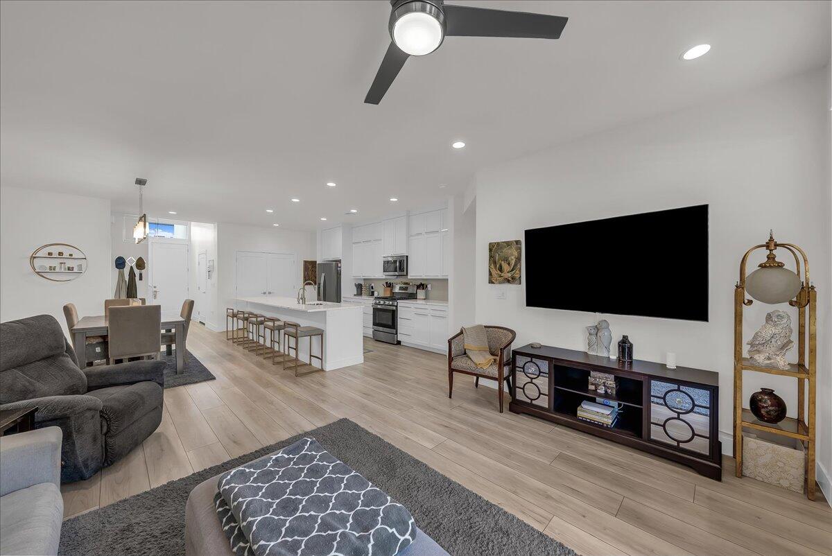 EAGLE POINTE - Residential