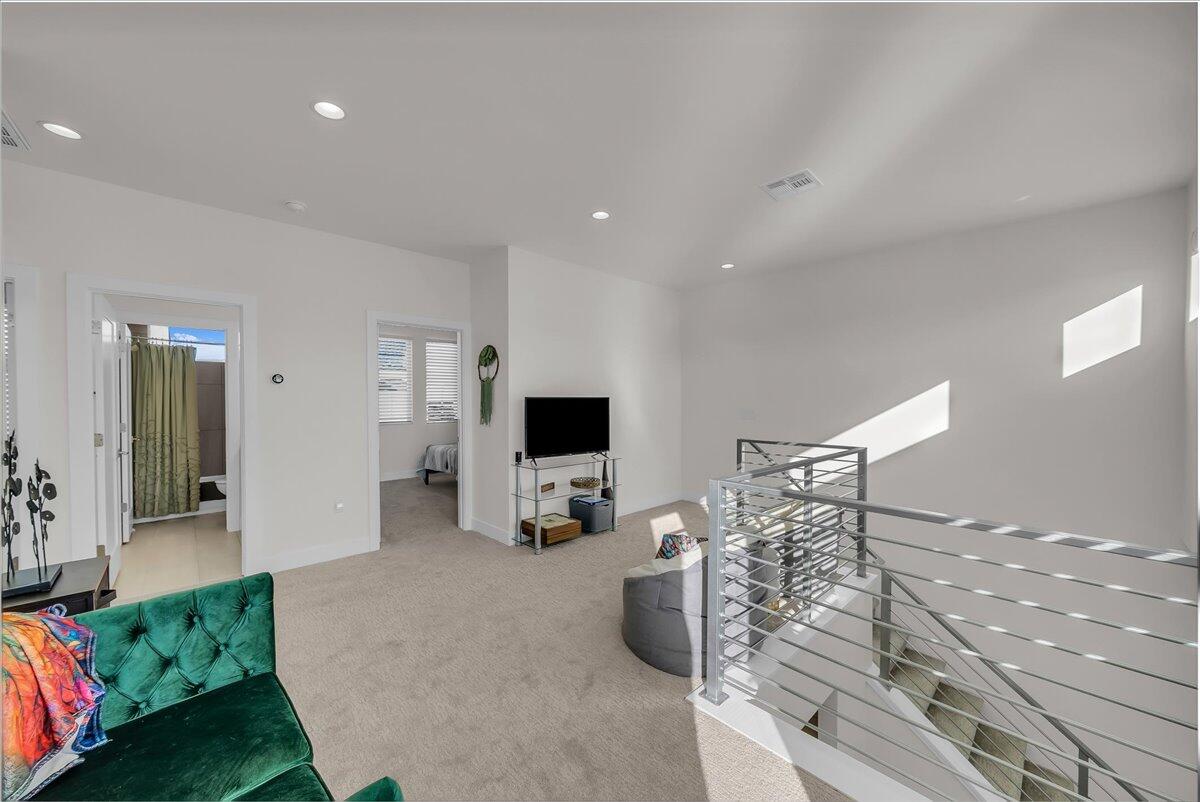 EAGLE POINTE - Residential