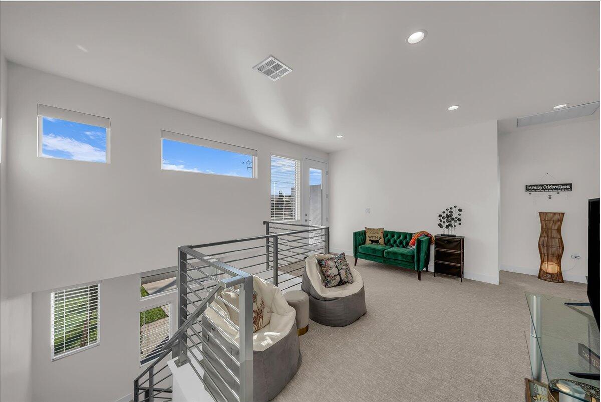 EAGLE POINTE - Residential