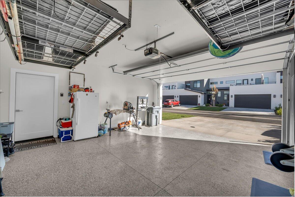 EAGLE POINTE - Residential