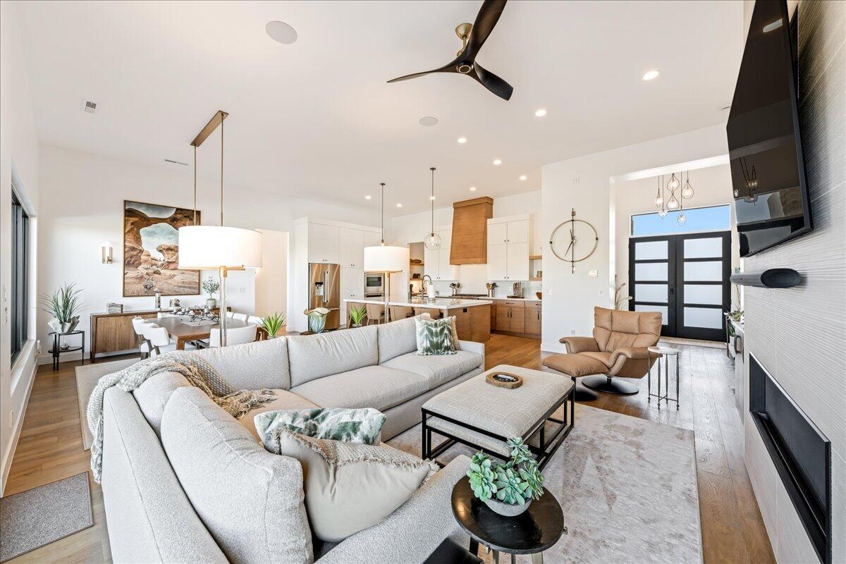 LEDGES OF SG YELLOW KNOLLS - Residential