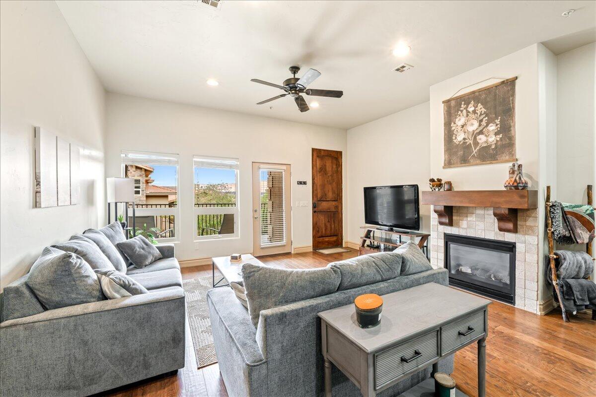 BELLA TERRAZZA AT SUNBROOK - Residential