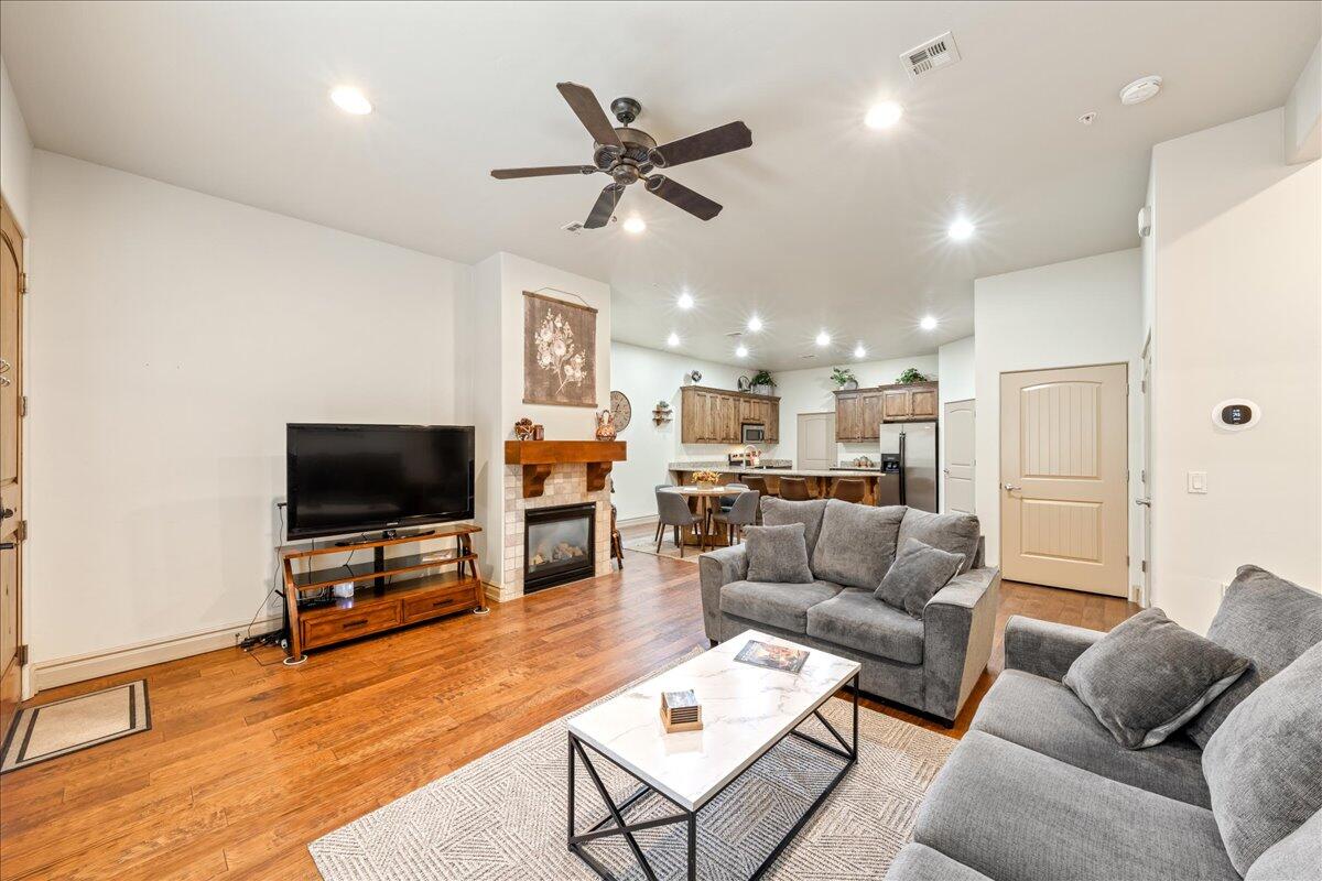 BELLA TERRAZZA AT SUNBROOK - Residential