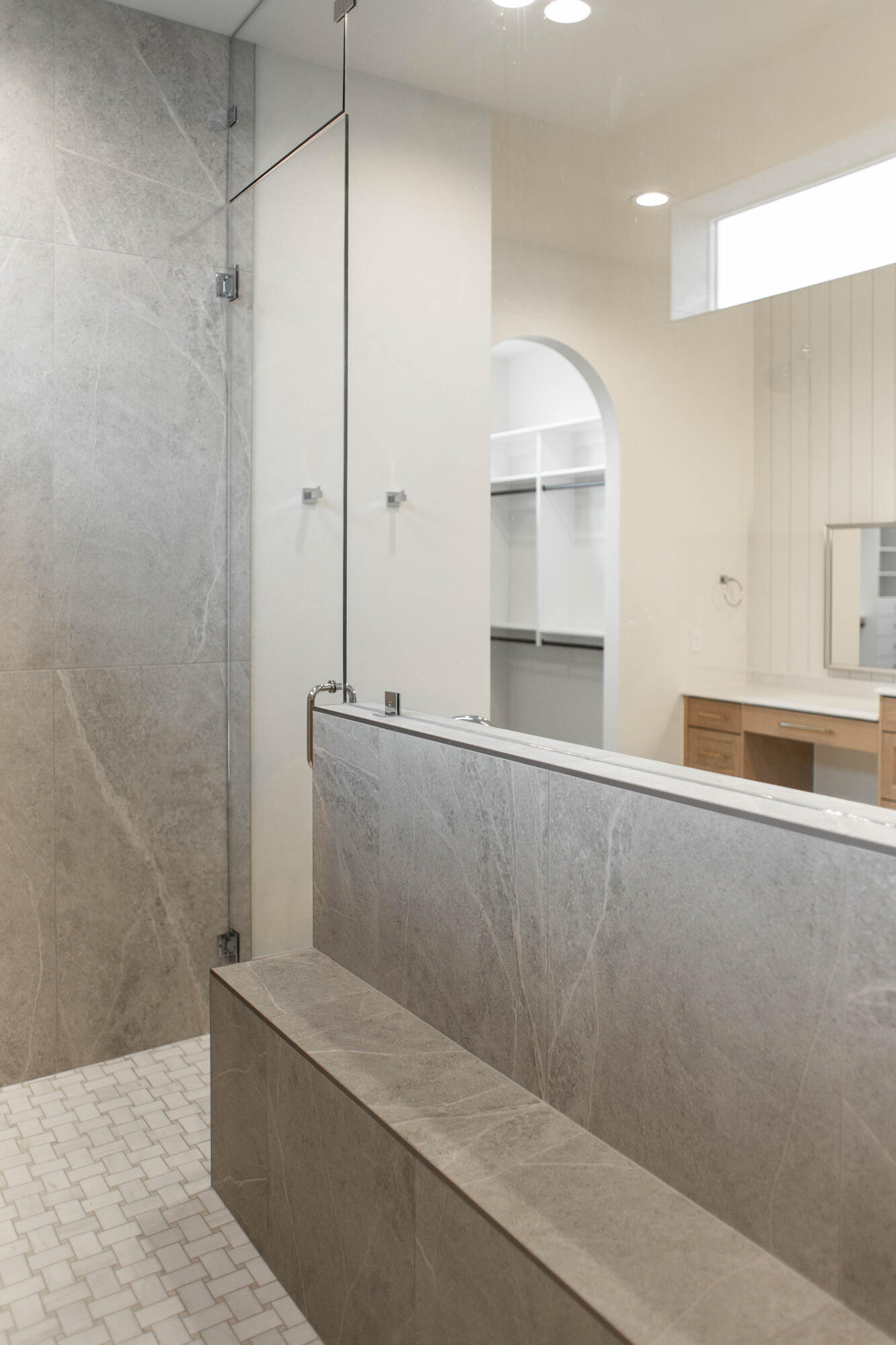 QUEENSRIDGE - Residential