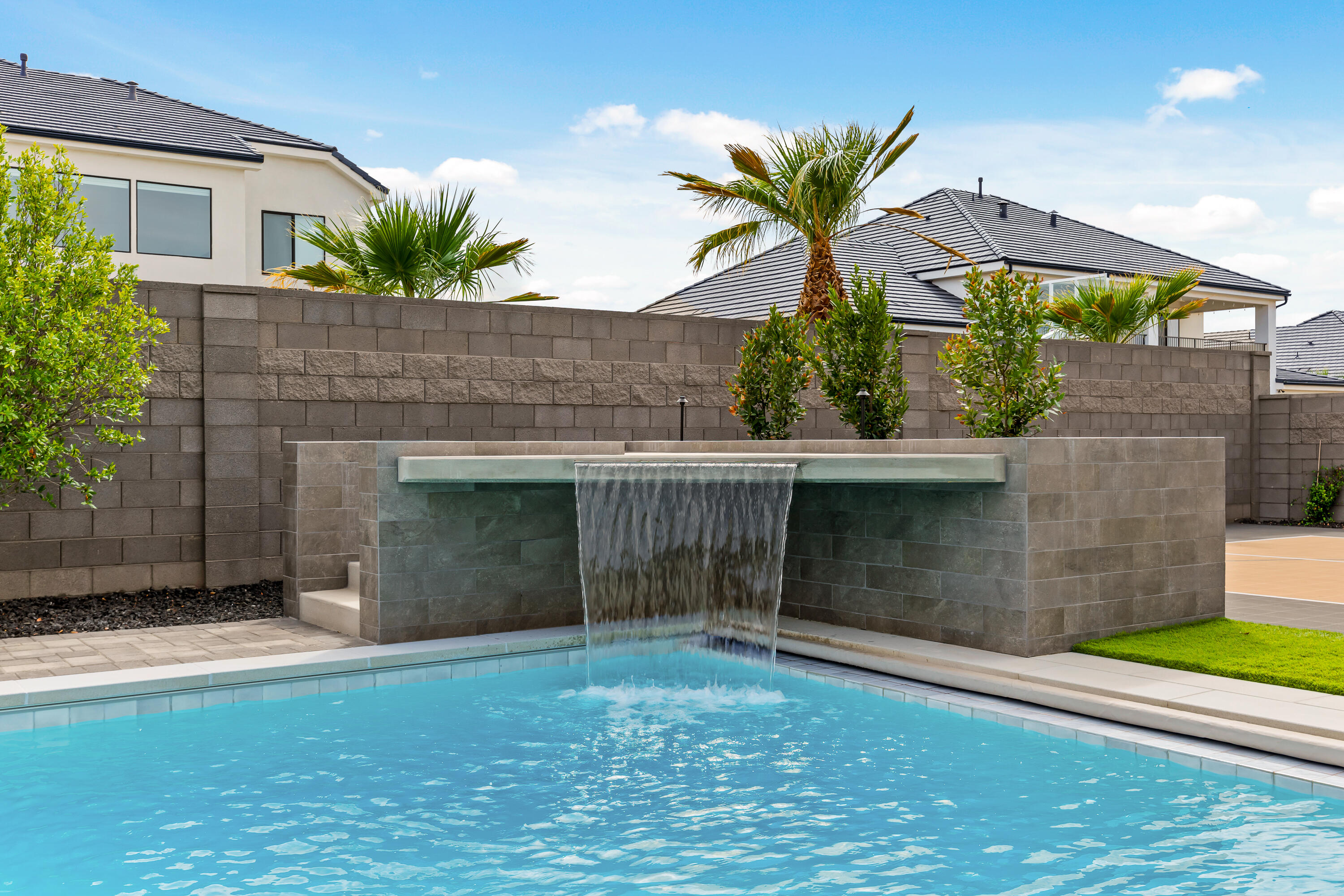 QUEENSRIDGE - Residential