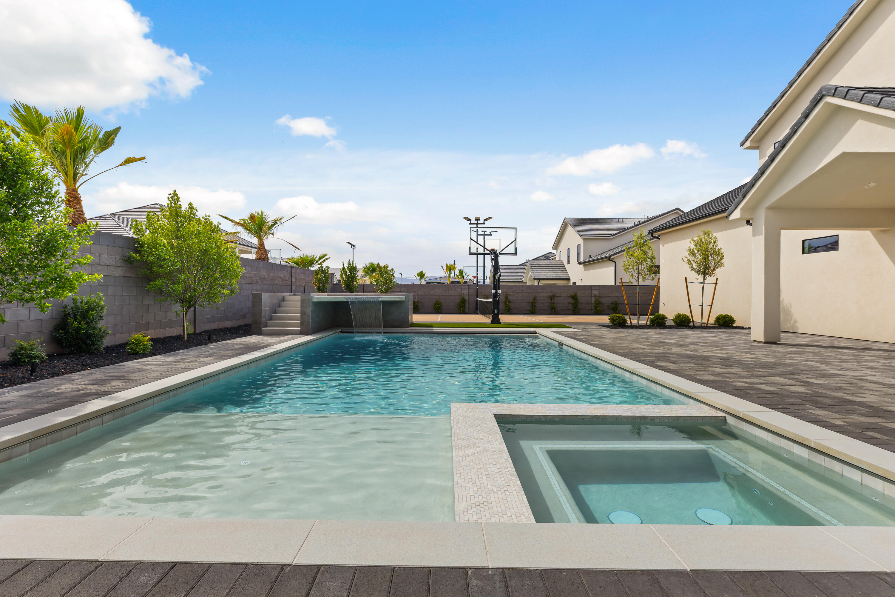 QUEENSRIDGE - Residential