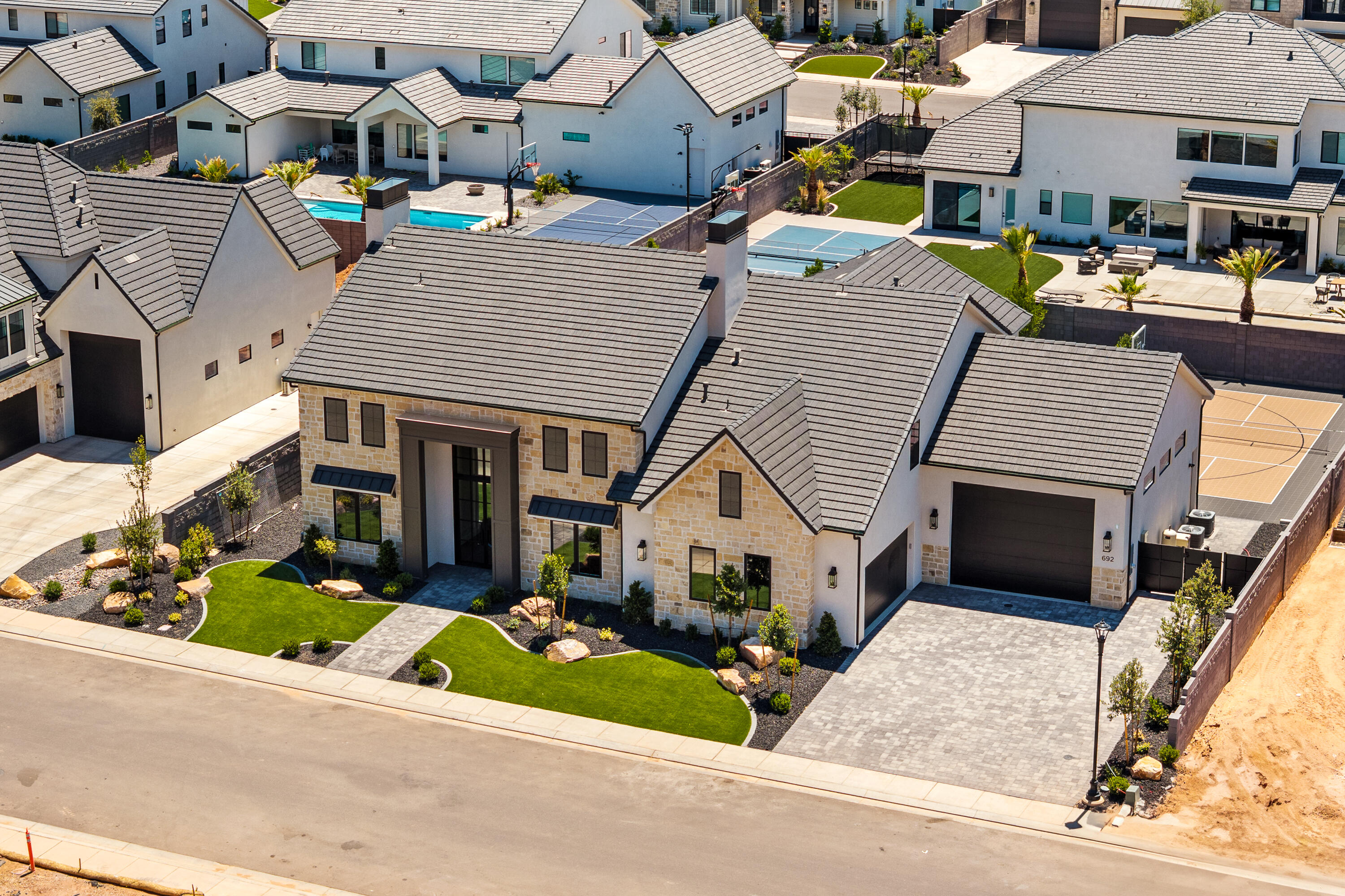 QUEENSRIDGE - Residential