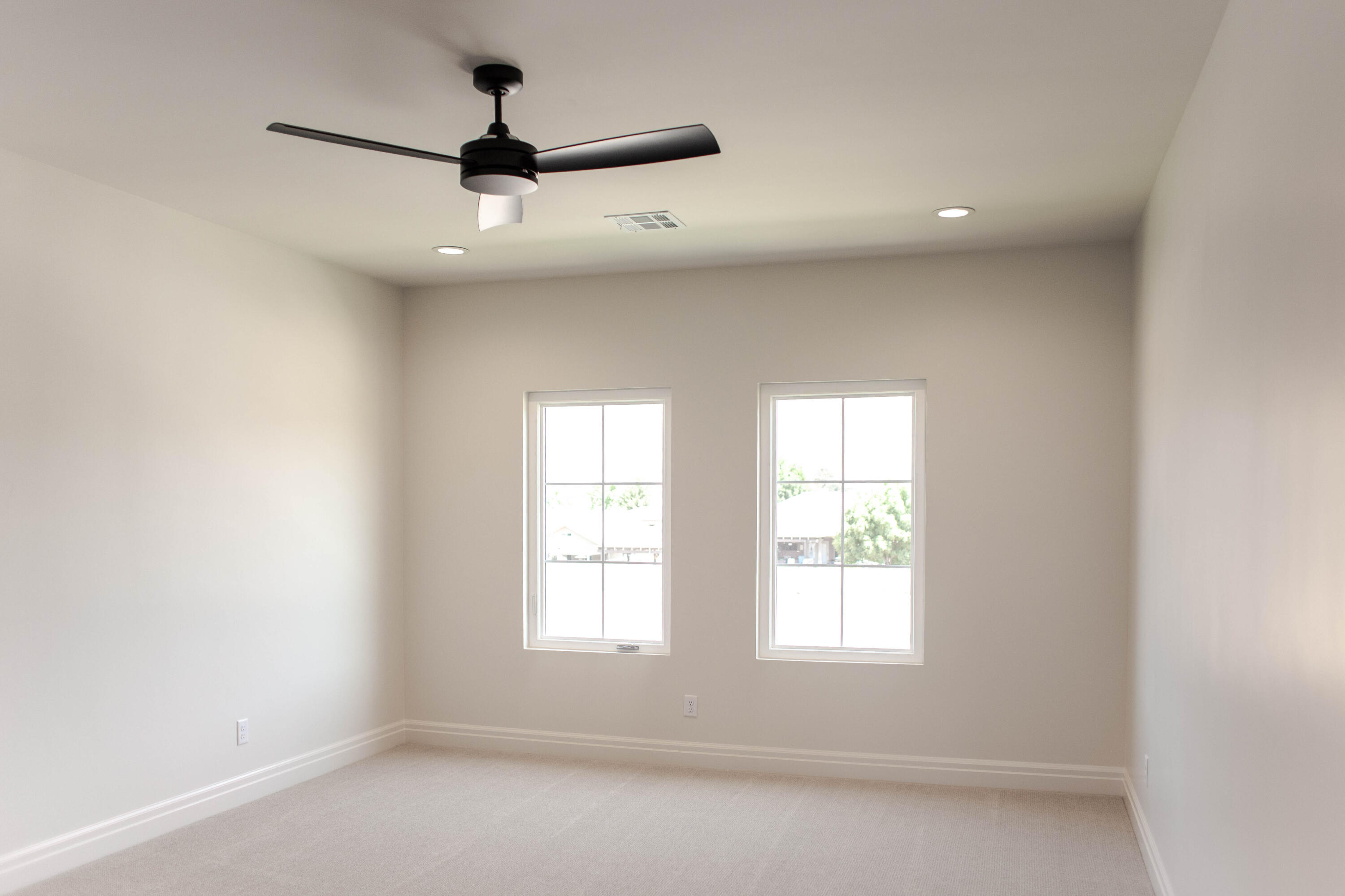 QUEENSRIDGE - Residential