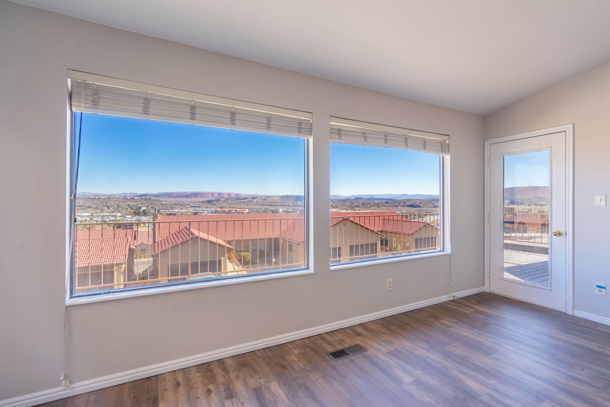 GARDENS SOUTH CONDOS - Residential