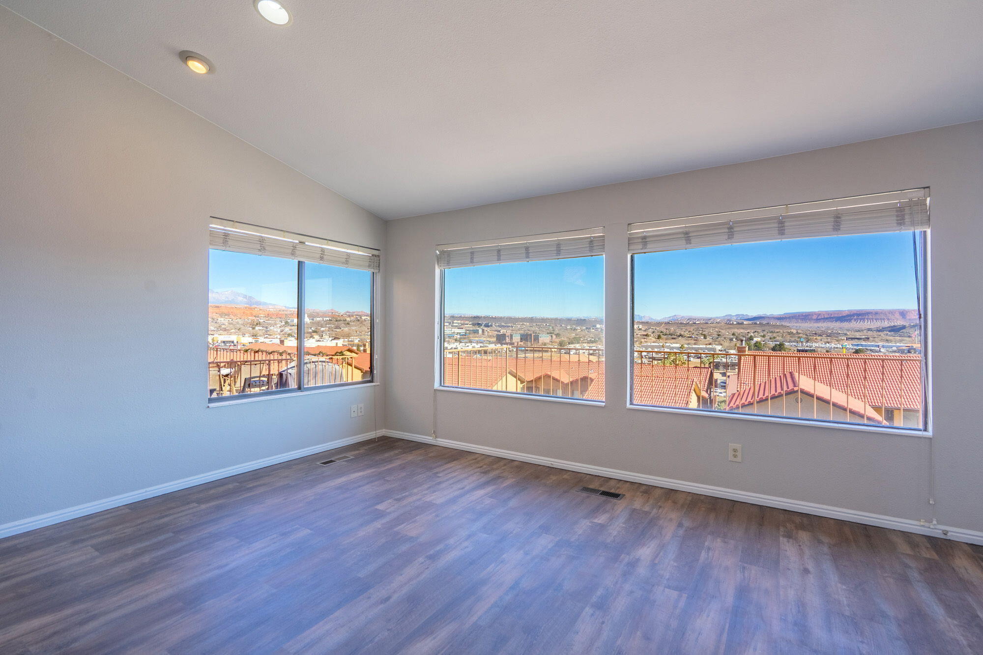 GARDENS SOUTH CONDOS - Residential