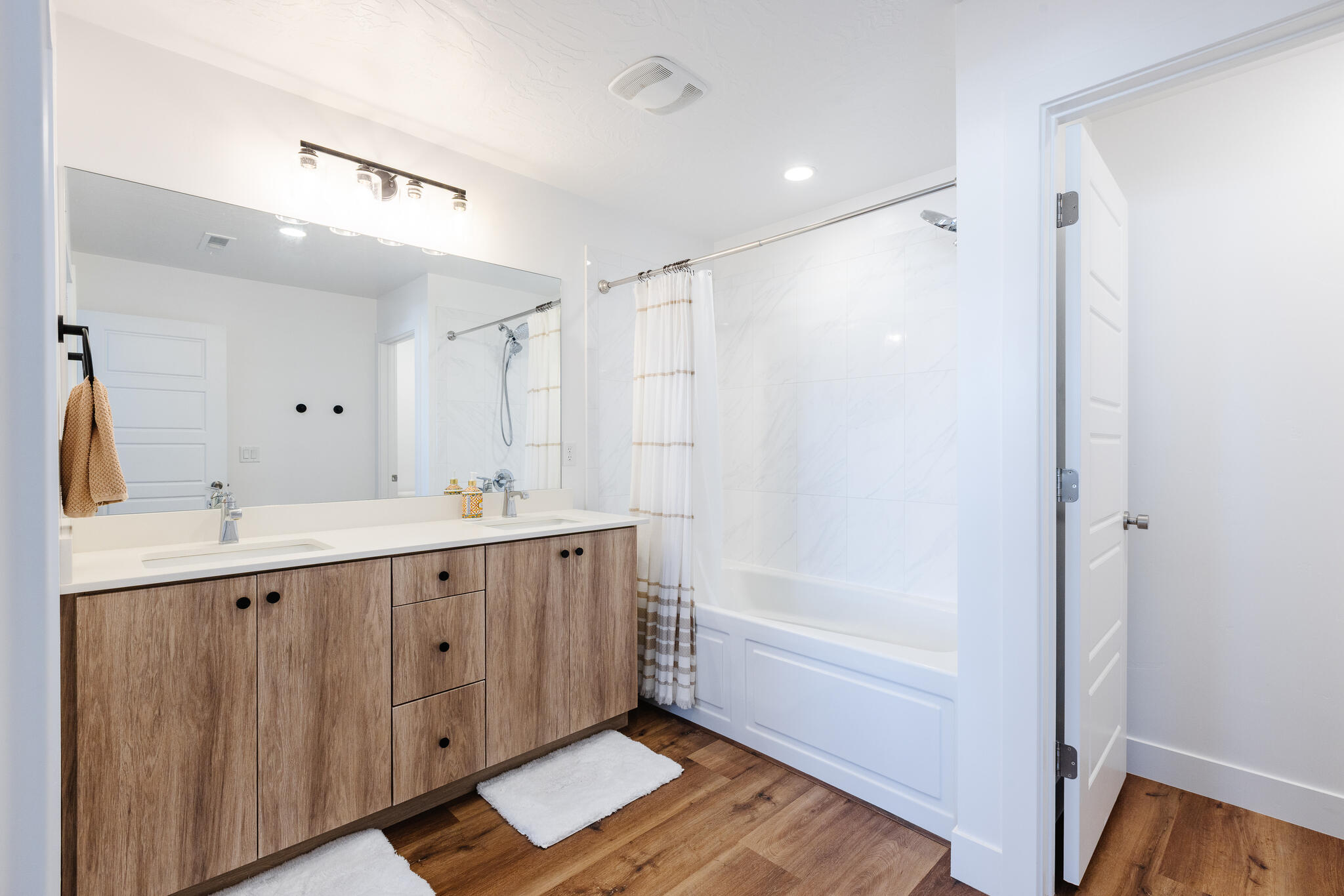 DESERT RIDGE - Residential