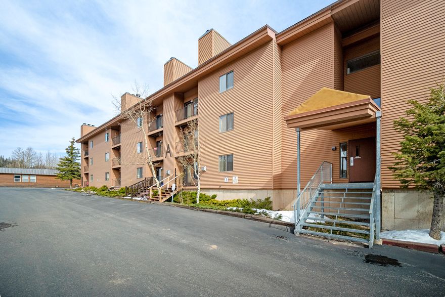 Public Remarks: Discover your perfect mountain retreat in this turnkey studio at Timberbrook. This smart-layout condo is rental-ready and features a cozy bunkbed nook, a warm fireplace, and brand-new carpet. Practical touches include a ski closet, dishwasher, and new fridge. Enjoy morning coffee on your private balcony before heading across the street to Navajo Ski Area or grabbing a treat at Apple Annie's. Timberbrook offers unbeatable year-round amenities: underground parking, an indoor pool, hot tub, sauna, laundry, volleyball courts, and BBQ areas. Whether you're looking for a personal getaway or a high-potential investment, this unit is ready for year-round recreation.