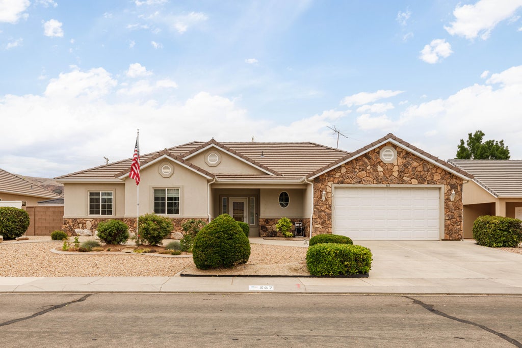 Photo of 567 W 375 S, Hurricane, UT 84737 (MLS # 26-273648)
