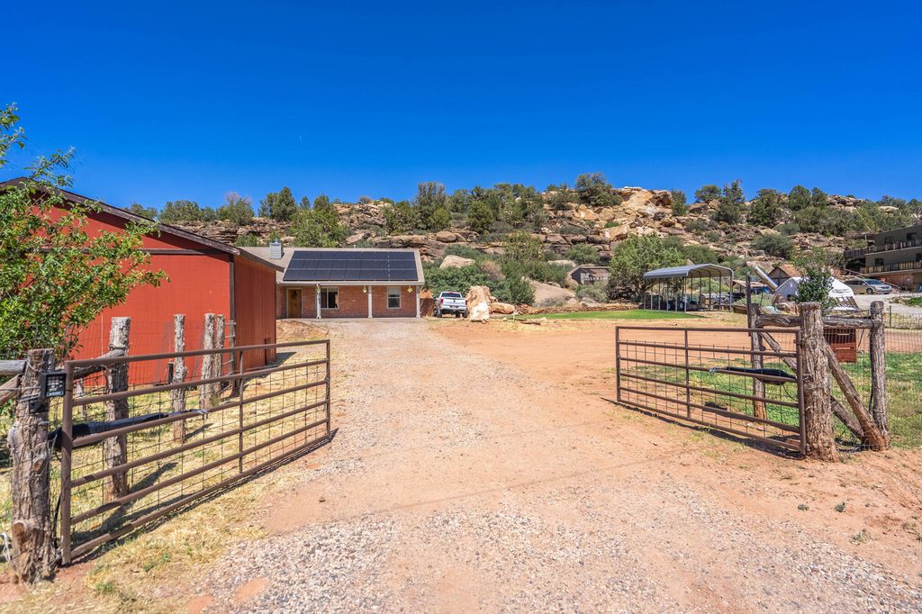 Photo of 1504 N ROME Way, Hurricane, UT 84737 (MLS # 26-272466)