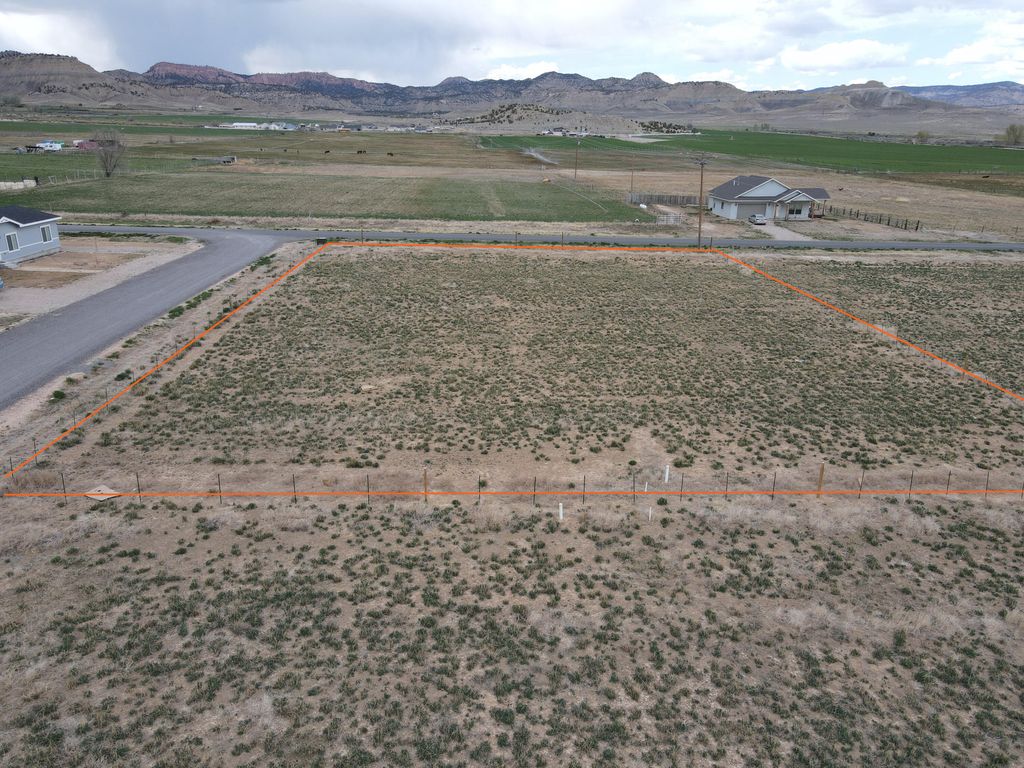 Photo of 330 E Center Street, Tropic, UT 84776 (MLS # 26-273082)