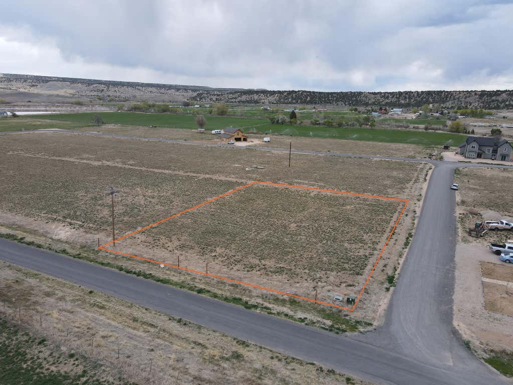 Photo of 330 E Center Street, Tropic, UT 84776 (MLS # 26-273082)