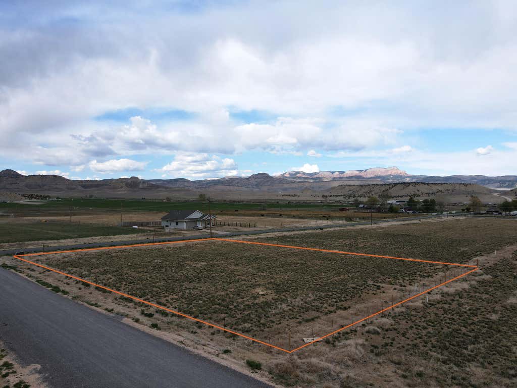 Photo of 330 E Center Street, Tropic, UT 84776 (MLS # 26-273082)