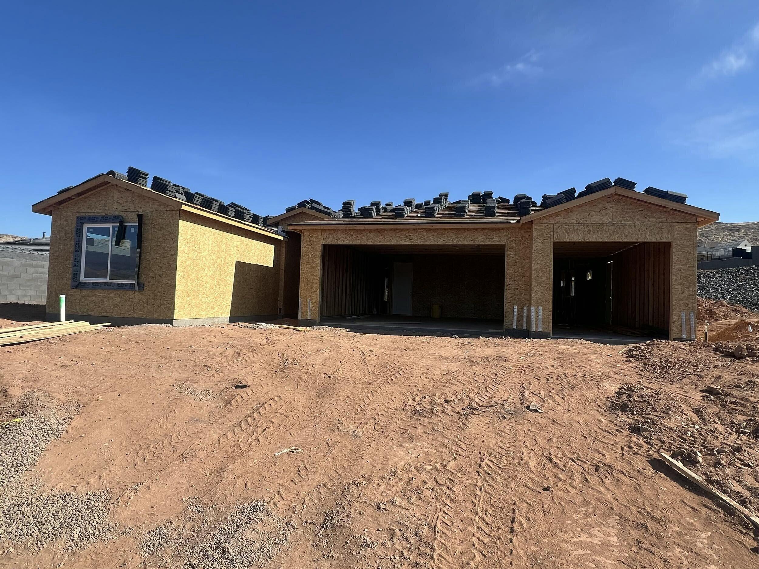 NEXT GEN LIVING with NO HOA and a VIEW! Brand-new 4 bed, 3 bath (including casita) home nestled in the serene Cottonwood Hollow community, this
property is a haven for outdoor enthusiasts, with proximity to Zion National Park, biking trails and much more.