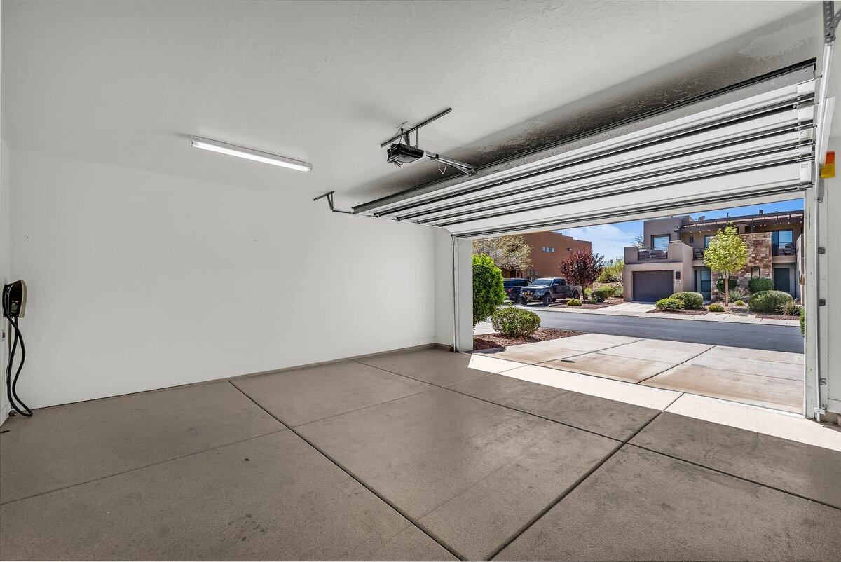 LEDGES OF SG THE ESCAPES - Residential