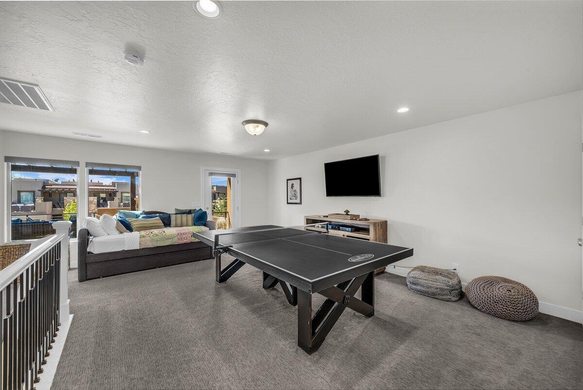 LEDGES OF SG THE ESCAPES - Residential