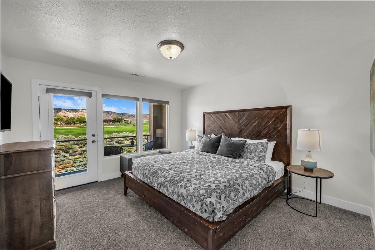 LEDGES OF SG THE ESCAPES - Residential