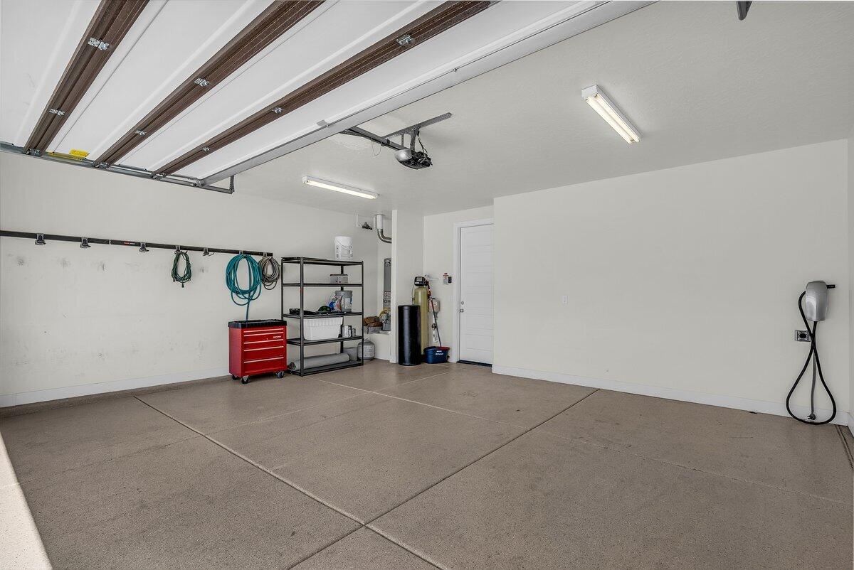 LEDGES OF SG THE ESCAPES - Residential