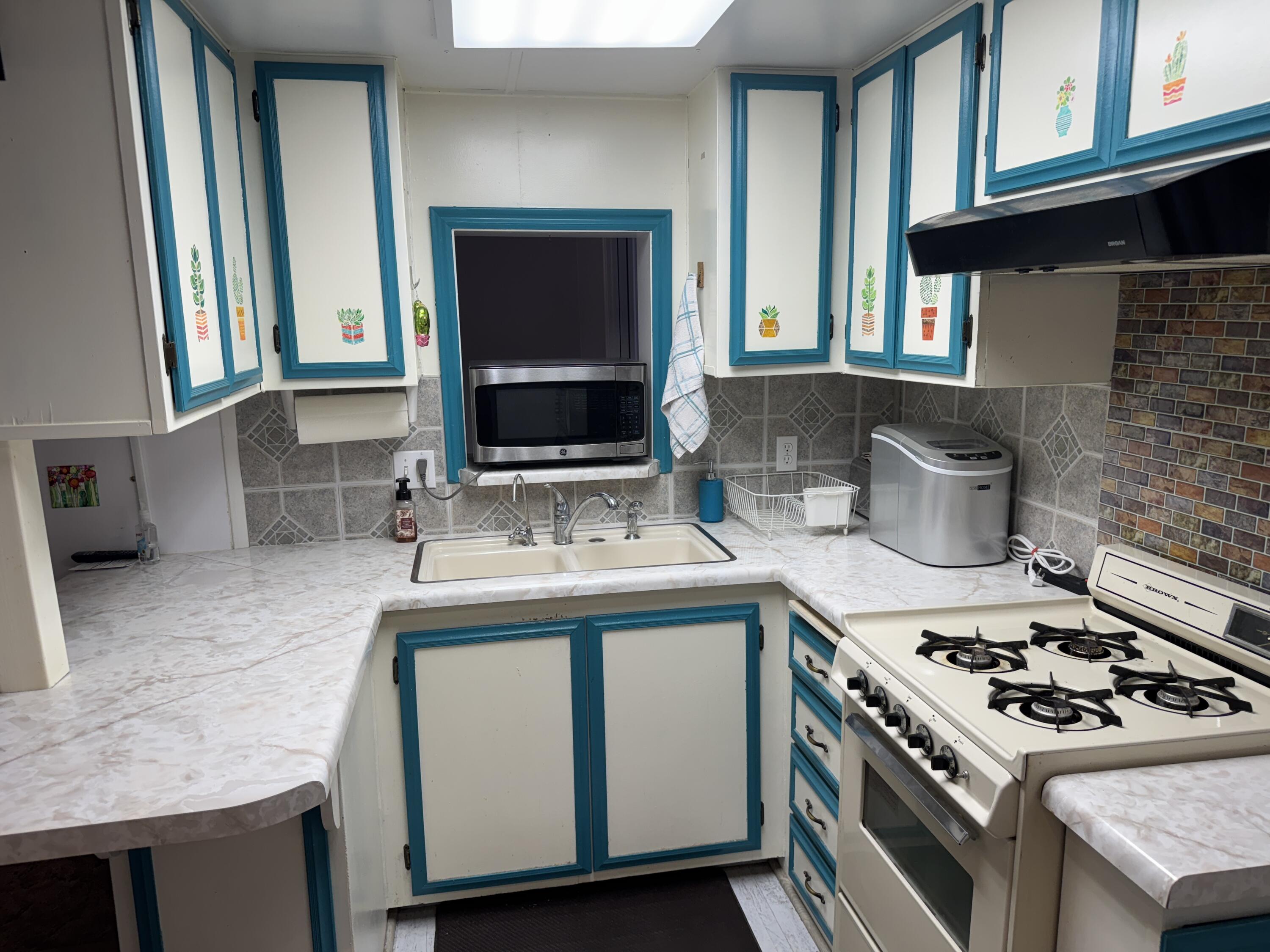 DIXIE DOWNS RV RESORT - Residential