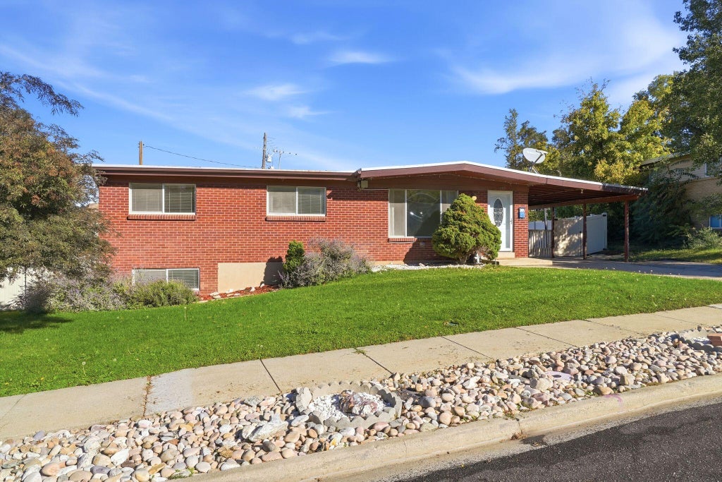 Photo of 447 E 550 S, Bountiful, UT 84010 (MLS # 26-277200)