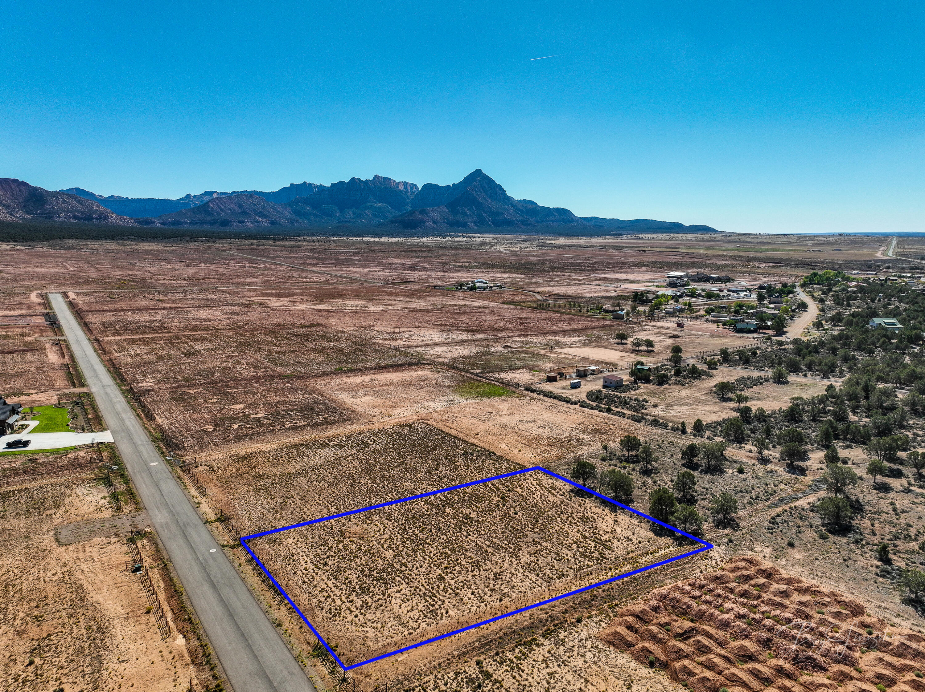 WELLS ESTATES - Land