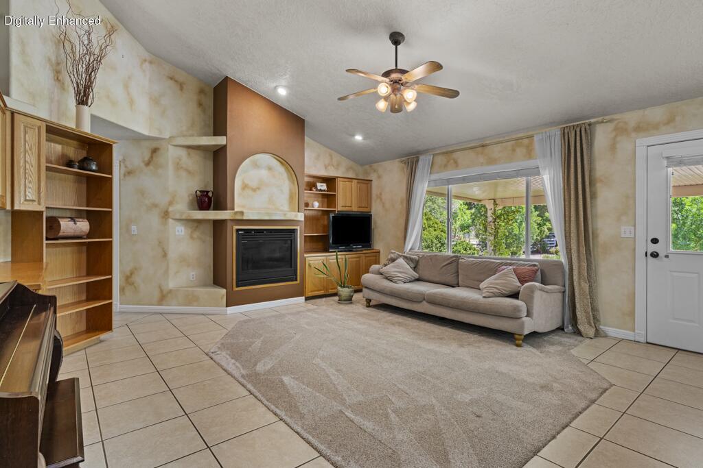 ROBERTS RANCH ESTATES - Residential
