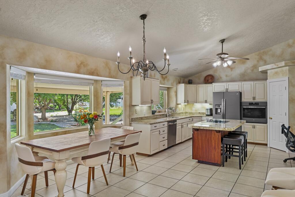 ROBERTS RANCH ESTATES - Residential