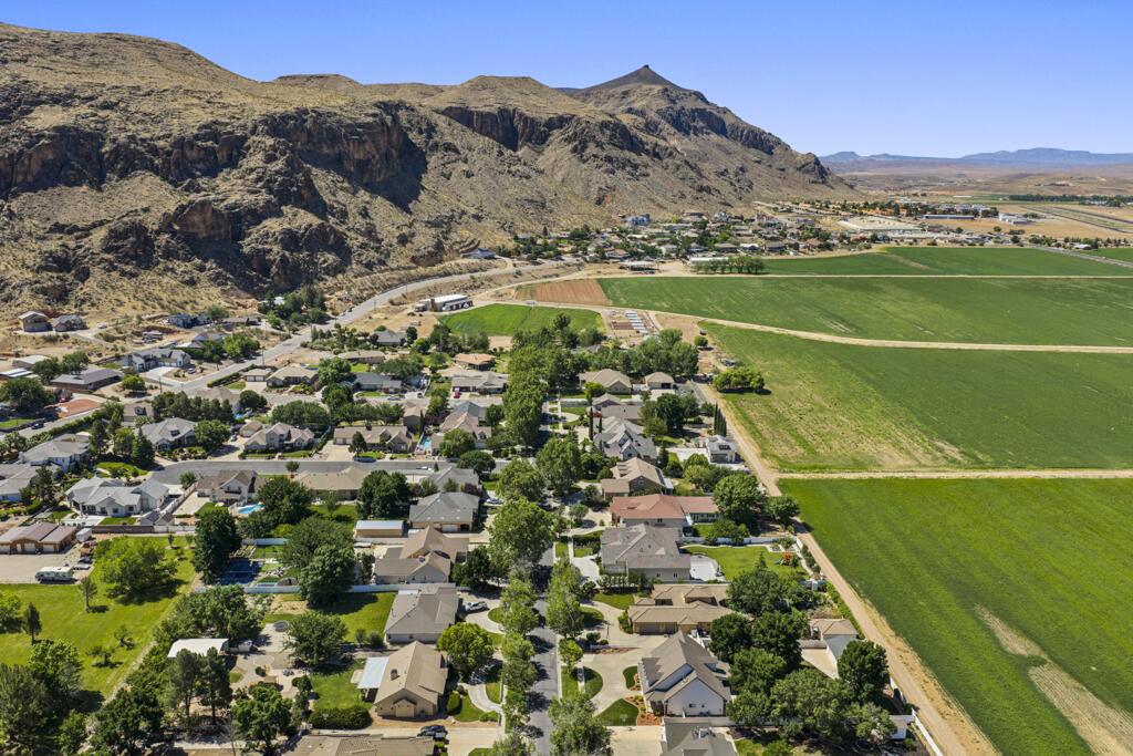 ROBERTS RANCH ESTATES - Residential