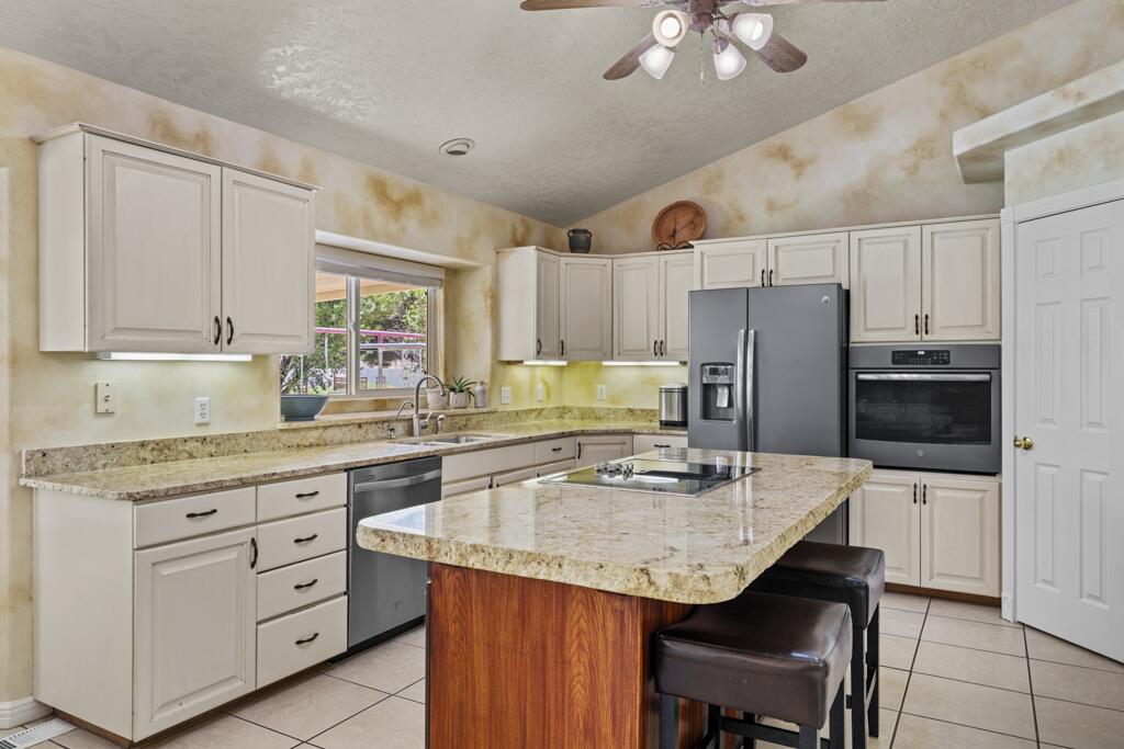 ROBERTS RANCH ESTATES - Residential
