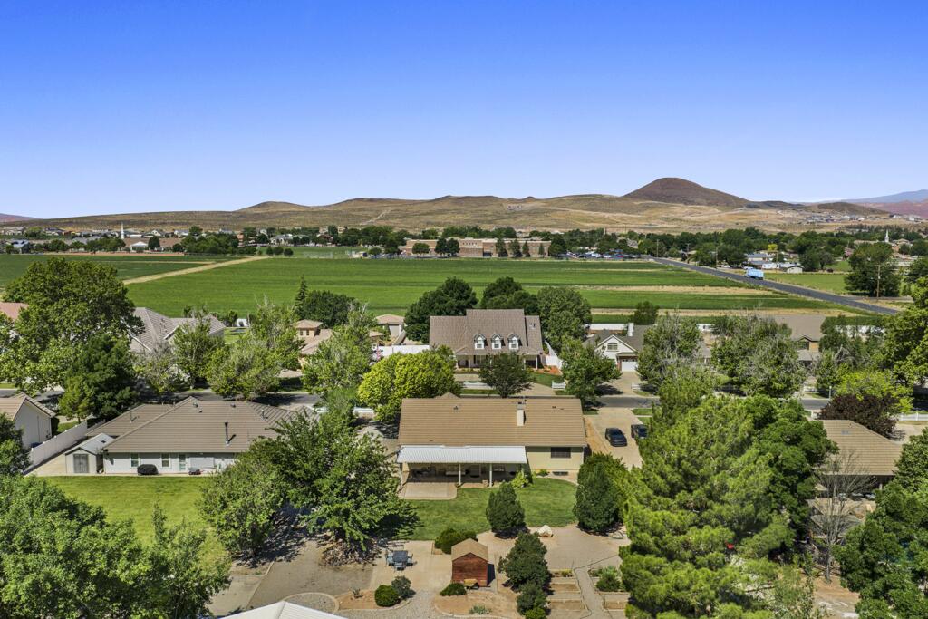 ROBERTS RANCH ESTATES - Residential