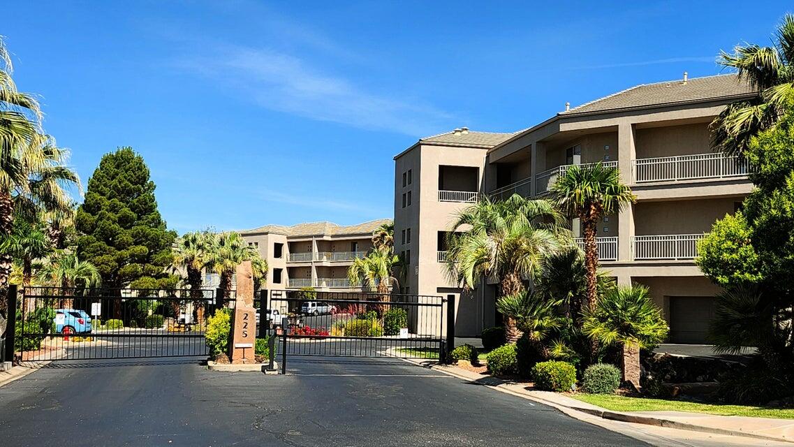 BLACKROCK CONDOS AT STONEBRIDGE - Residential