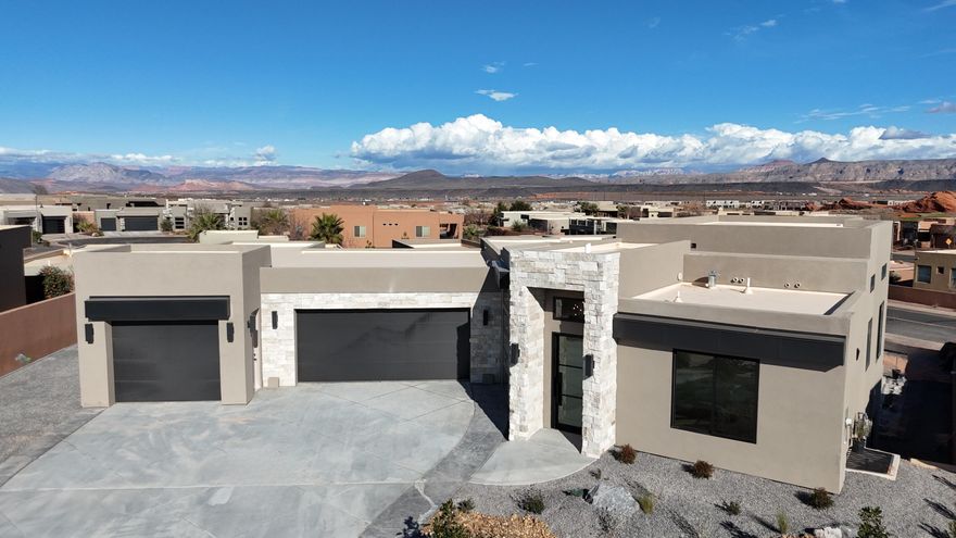 Modern 4-bed, 4-bath home with a walkout basement, located near Sand Hollow Resort. Enjoy sleek design, open living spaces, and stunning views in a prime location—perfect for relaxing or entertaining in Southern Utah's adventure hub.