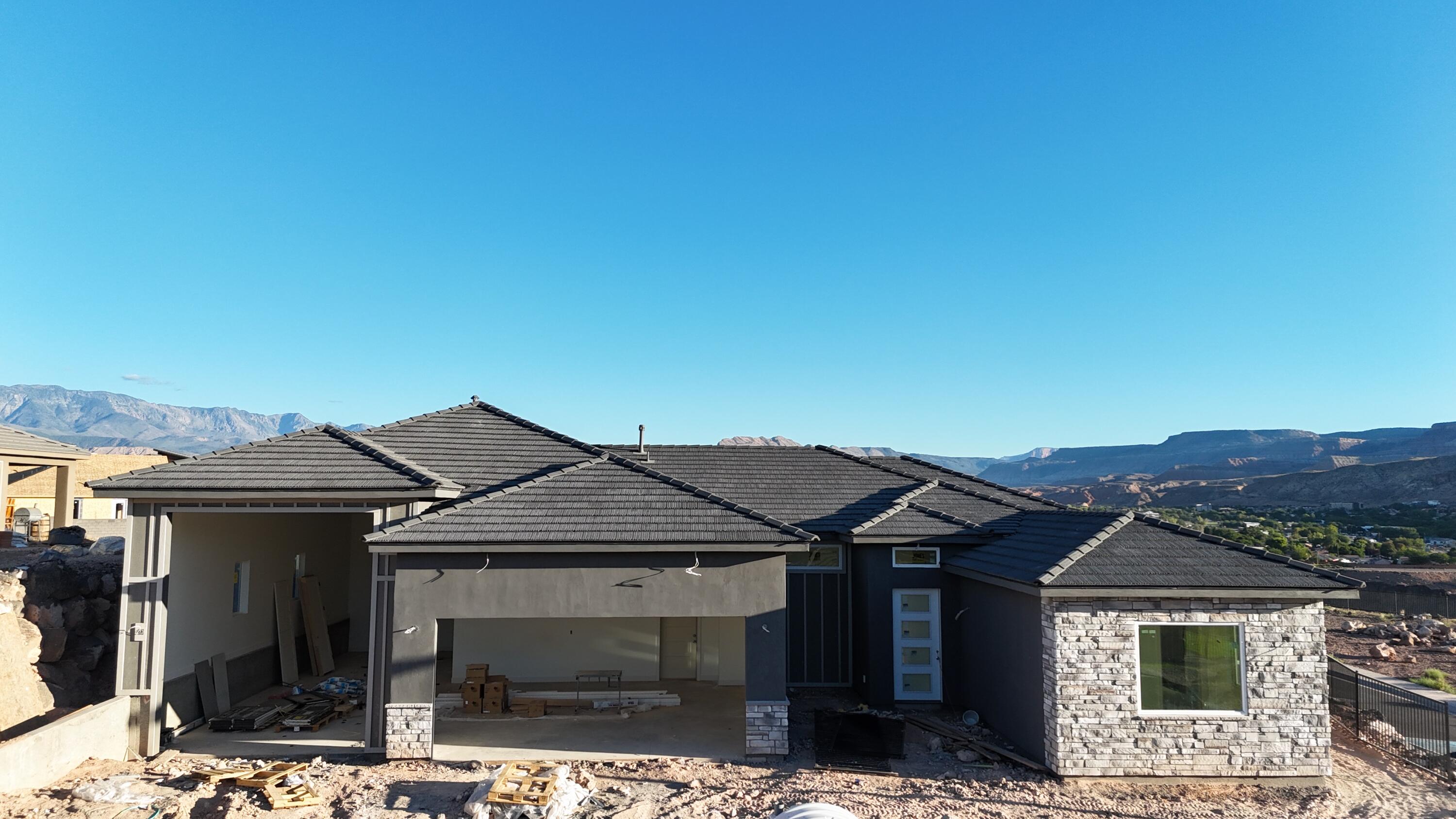 FALCON RIDGE - Residential