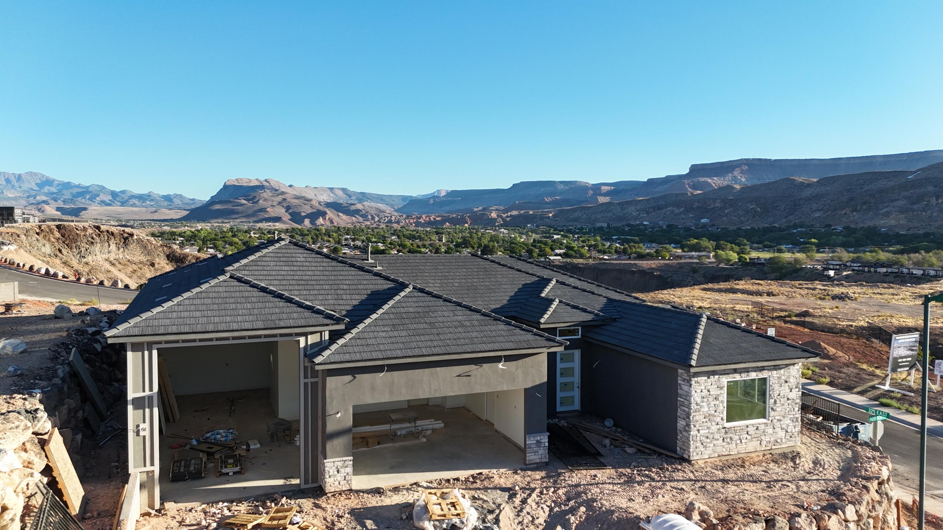 FALCON RIDGE - Residential