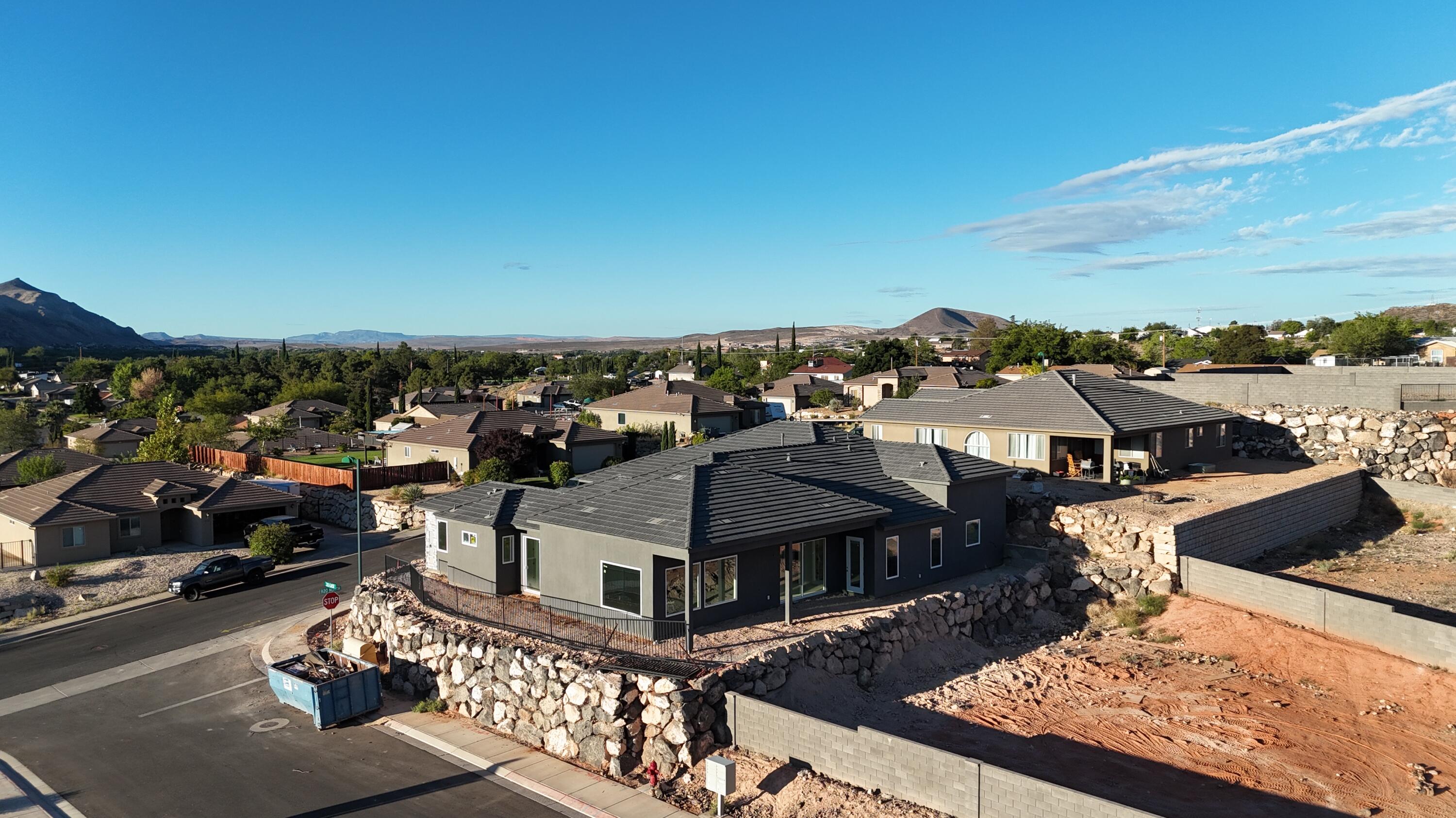 FALCON RIDGE - Residential