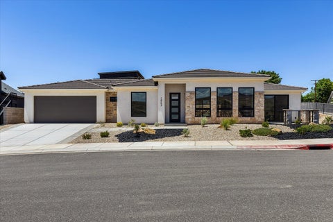 Photo of 1043 N Falcon Ridge View, Hurricane, UT 84737 (MLS # 26-273428)