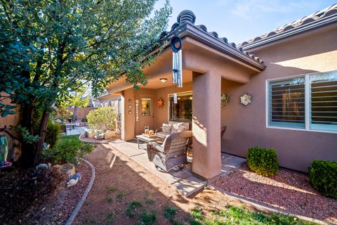 Tiny photo for 328 E Desert Gardens LN, Ivins, UT 84738 (MLS # 26-270272)