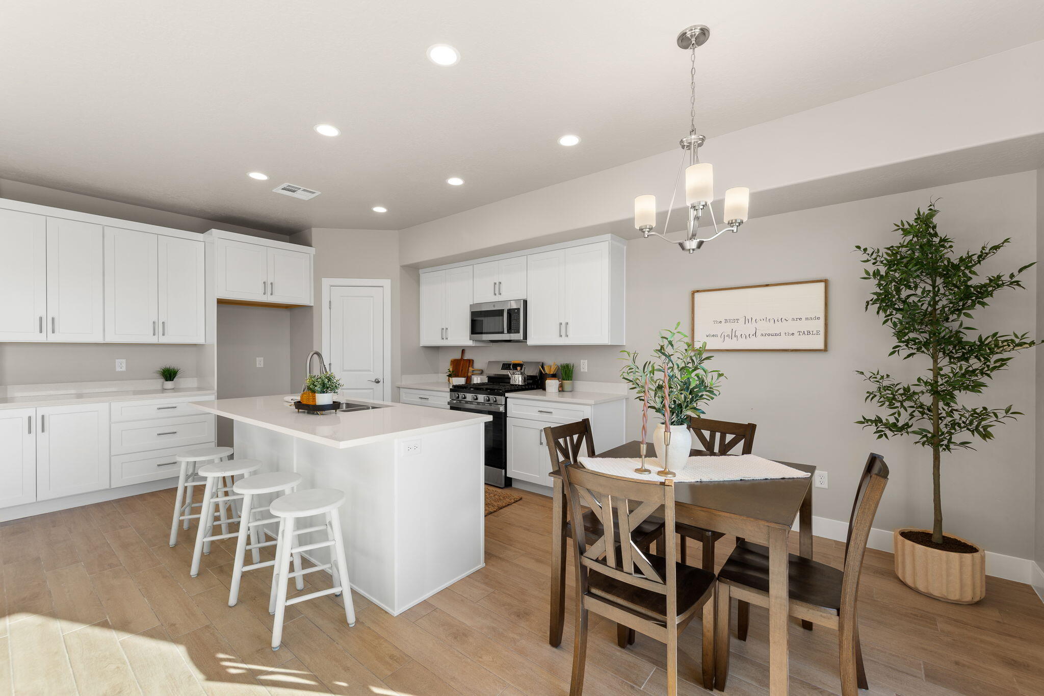 HURRICANE HEIGHTS TOWNHOMES - Residential