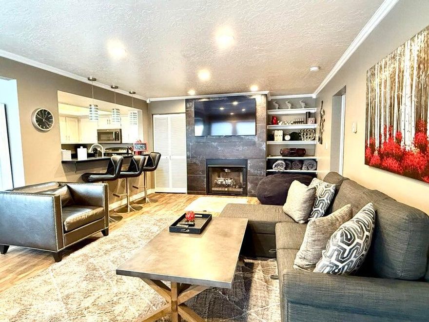 One of the best quality condos you'll find on the mountain! Come explore Brian Head and the nearby wonders of southern Utah. Sleeps 4 with spacious bedroom, family room, and great storage. Parking garage under the building. Enjoy easy access to ski adventures as well as hiking/biking trails near the complex as you explore the forest and streams in the spring and summertime. Many onsite amenities including pool, gym, main area, laundry. Highly rated on airbnb with great reviews.